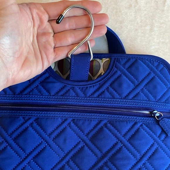Vera Bradley Hanging Roll Up Travel Organizer. Cosmetic/Bathroom Bag. EUC Royal. - Picture 12 of 13
